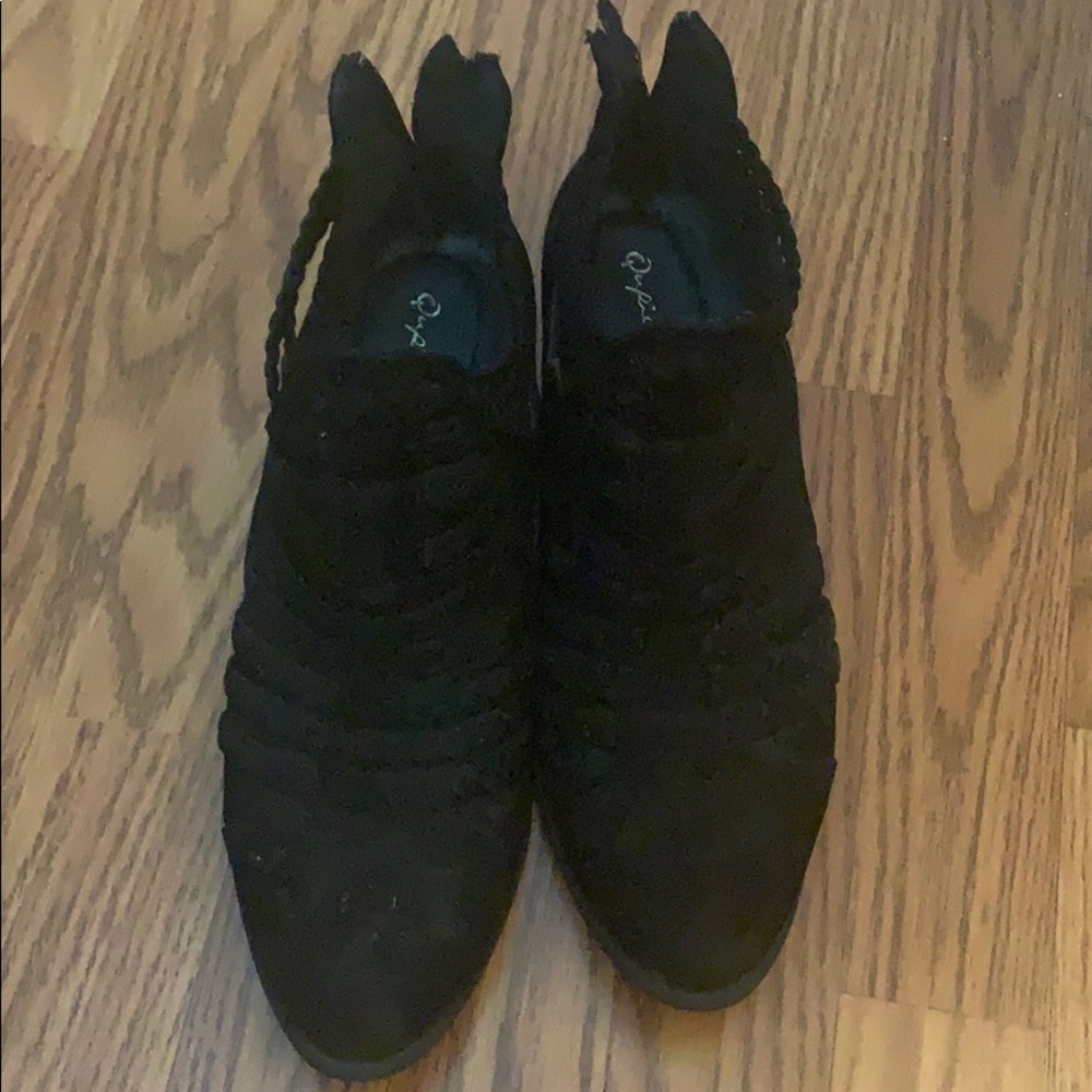 black booties